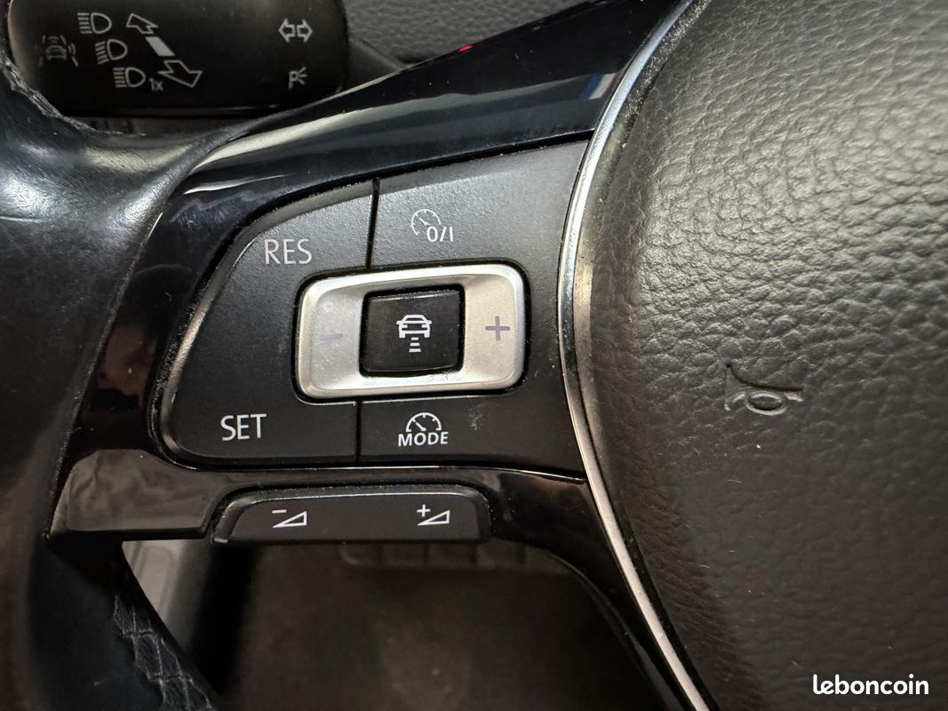 VOLKSWAGEN GOLF 1.6 TDI 105CH DSG 7 / Caméra de recul / Régulateur adaptatif / Park assit / (image 14)