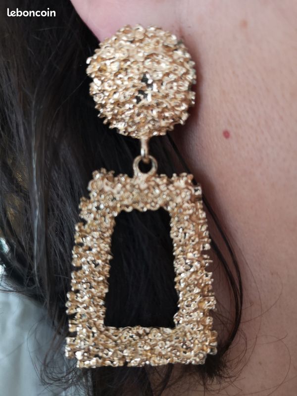 Boucles d'oreilles trapèze doré (S44) (image 1)