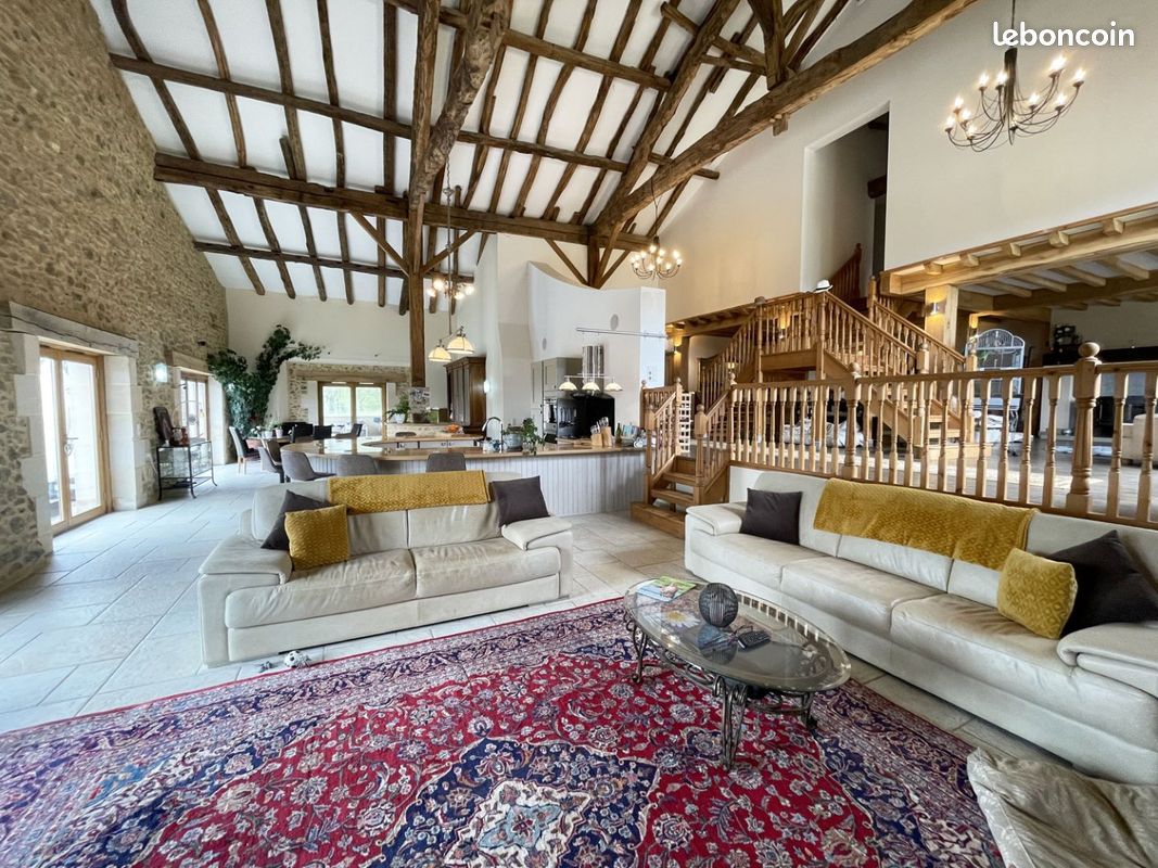 Maison 7 pièces 373 m² - Montbron 16220 (image principale 7)