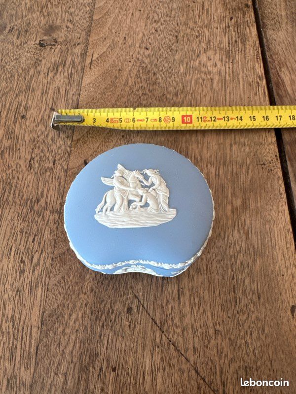 Wedgwood jasperware Pégase (image 1)