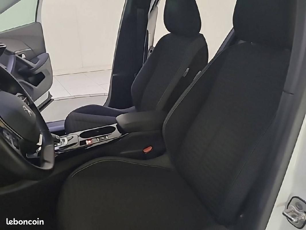 Peugeot 2008 PureTech 130 S&S EAT8 - Style (image 11)