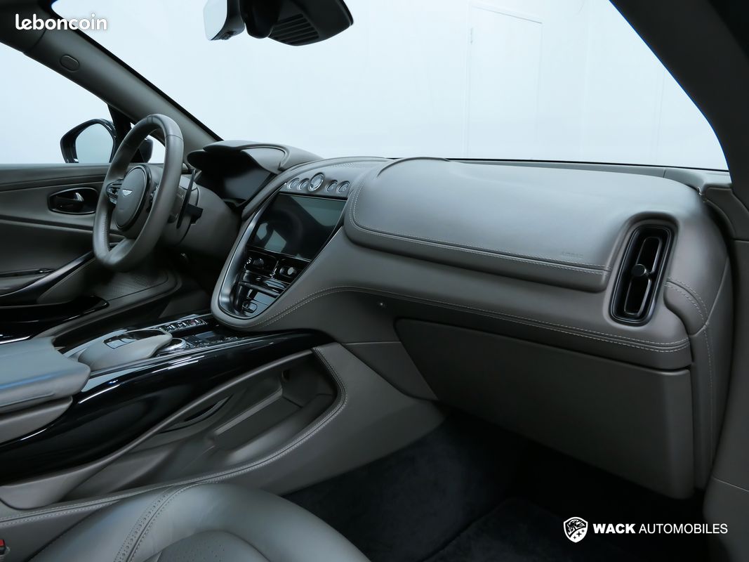 Aston MARTIN DBX 4.0L V8 550 CV BITURBO EDITION LIMITÉE 1913 SPECIFICATION / PACK ELEGANCE / ECHAPPEMENT SPORT / MINOTAUR GREEN (image 4)