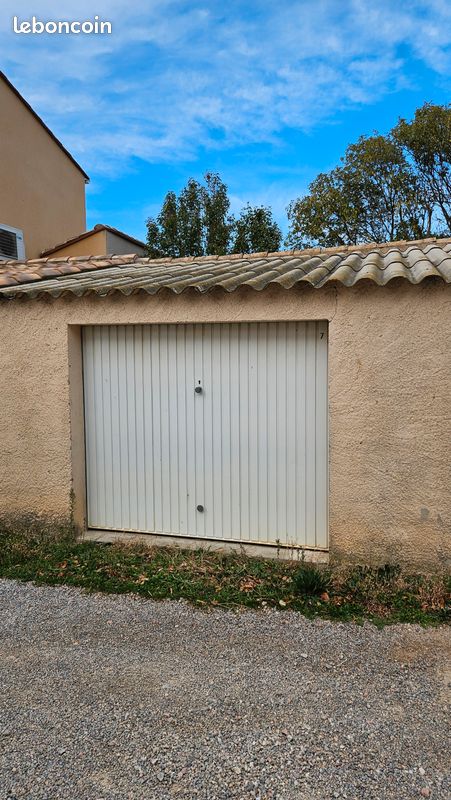 Garage a Néfiach 25m2 · 110 €