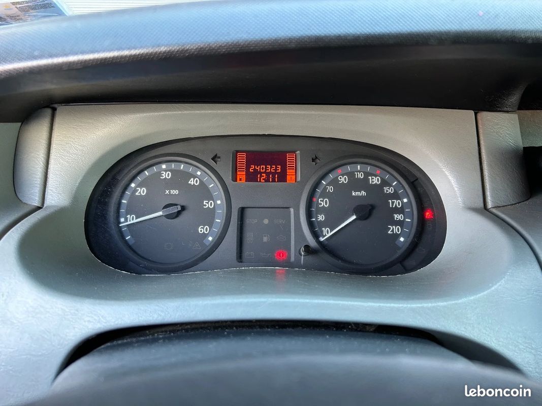 Renault trafic fourgon gn 2.0 dci 90 l1h1 1000 kg confort / 4 pneus neufs (image 17)