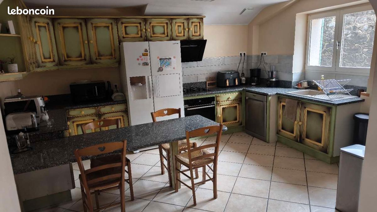Maison 6 pièces 181 m² · à Burlats · 181 m² · 175 000 €