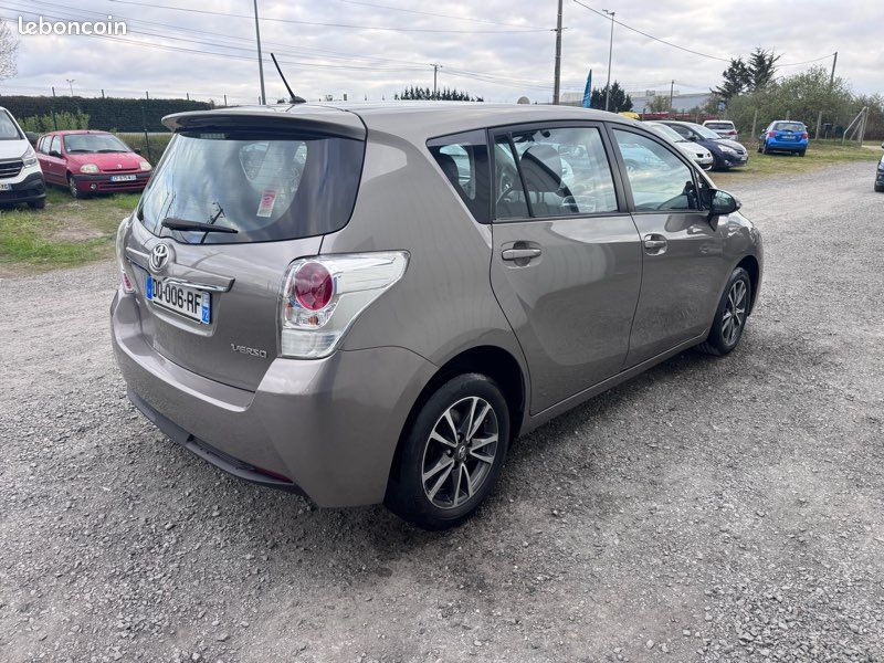 Toyota Verso 1.6 D4-D 112ch Design (image 2)