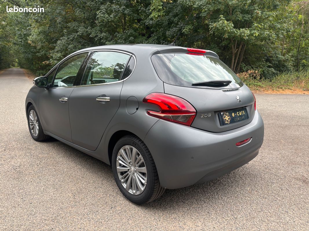 PEUGEOT Phase II 208 1.2 110 cv Allure (image 3)