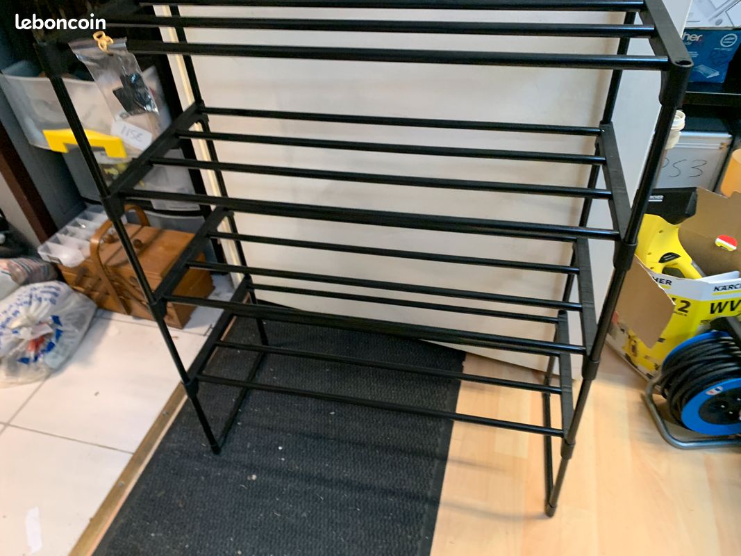 Support à chaussures à 4 étagères ou peut être utilisé pour ranger des articles. En plastique, mais rigide (image 1)
