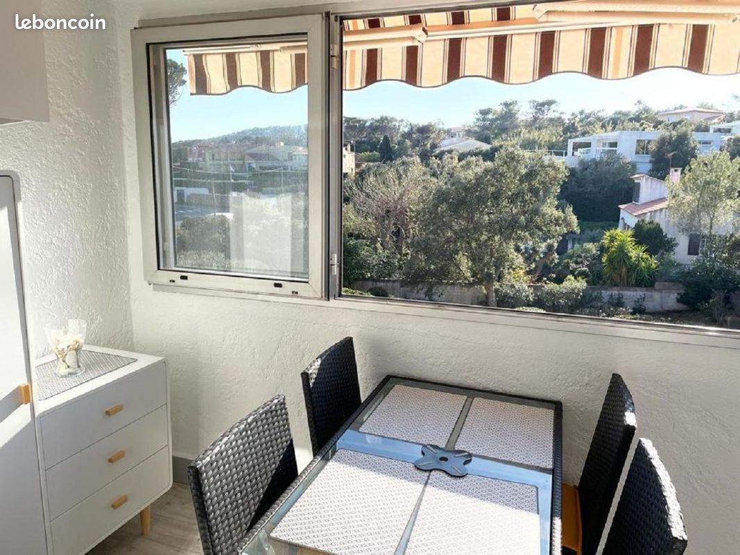 Entre ST-RAPHAEL et ST-TROPEZ, Studio pieds dans l'eau, à partir de 500E semaine (image 4)