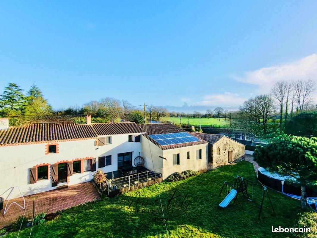 Maison 8 pièces 243 m² · à Sainte-Flaive-des-Loups · 243 m² · 399 000 €