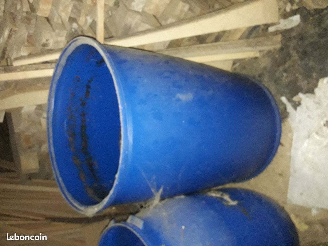 Fûts en plastique (image 2)