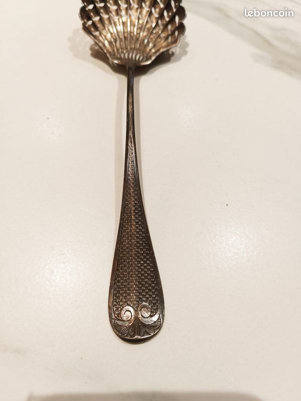 Cuillère à Saupoudrer En Argent Massif Minerve - Orfèvre JB - Manche Guilloché