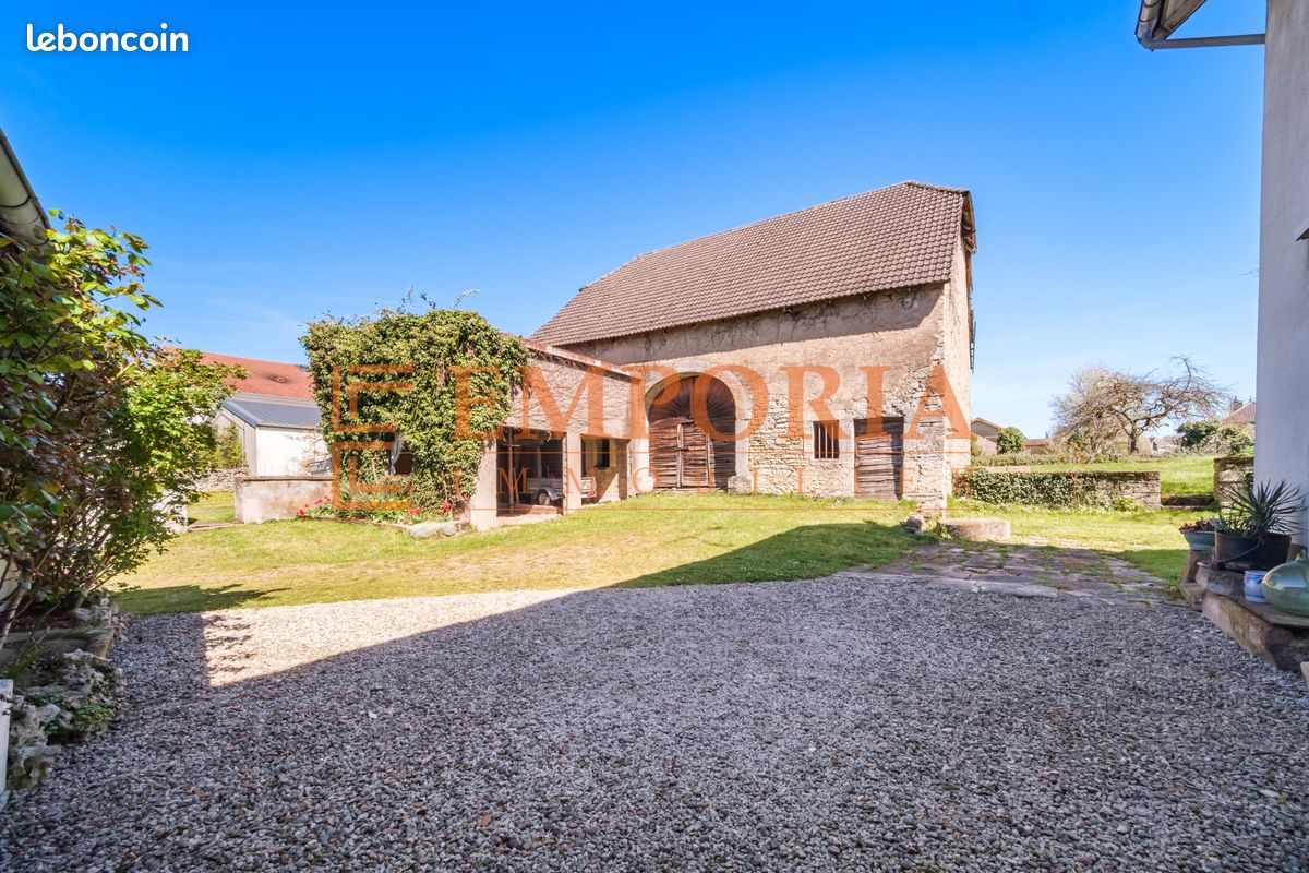 Maison 9 pièces 185 m² · à Étupes · 185 m² · 267 000 €