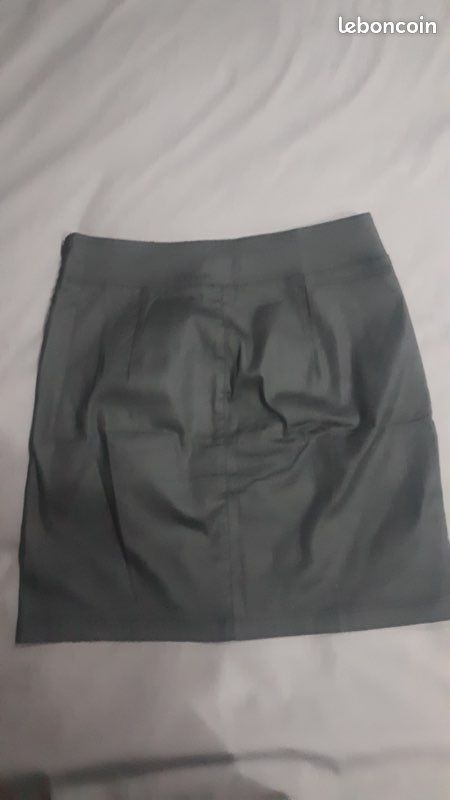 Jupe Cache Cache Taille 38 D'occasion En Très Bon état - Parfaite Pour Un Look Quotidien
