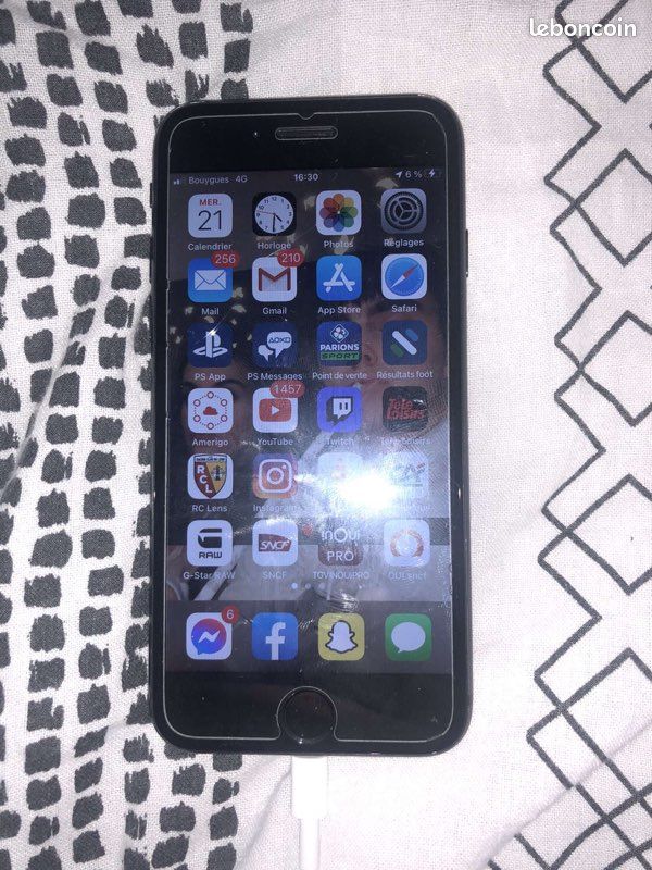 Vend ou échange iPhone 8 (image 1)