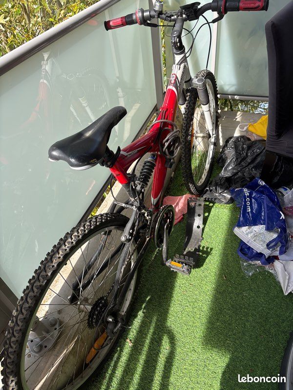Velo VTT Rockrider rouge édition exclusive (image 3)
