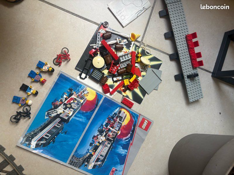 Lot LEGO Train 9V Vintage : Train de marchandises 4563 + Passage à niveau 4539 + Extras 4558 (image 5)