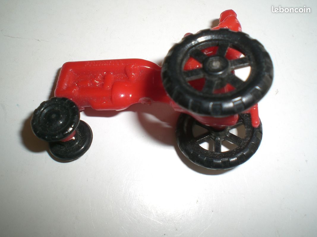 RARE TRACTEUR FARMALL avec personnage, matériel (miniature long5,5, haut 4,5agricole (image 4)