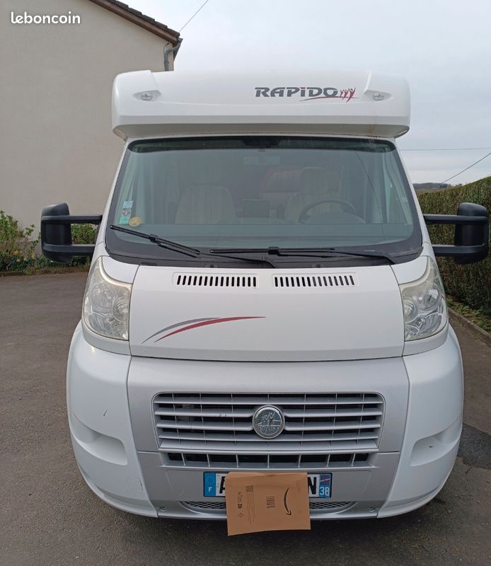 Camping car profilé (image 1)