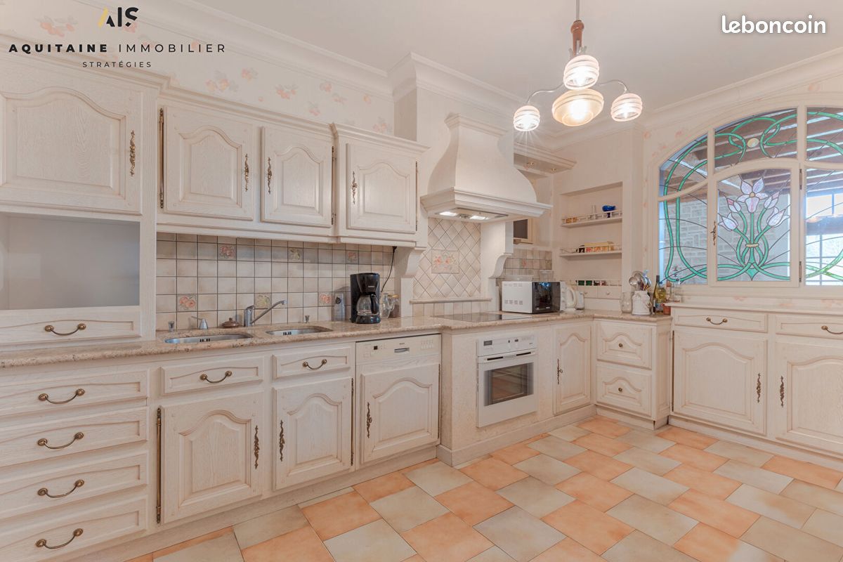 Maison 6 pièces 385 m² - Confolens 16500 (image principale 3)