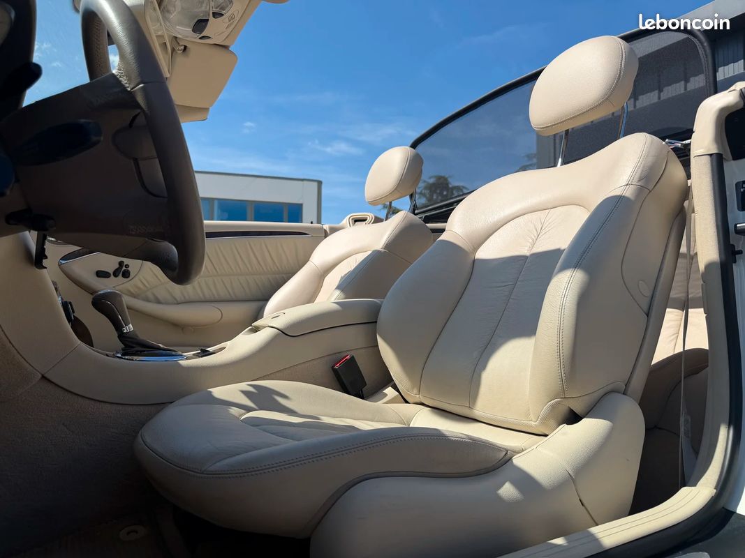 Mercedes-Benz CLASSE CLK CLK 350 (209.456) (209) Cabriolet 350 3.5 i V6 24V 272 cv Boîte auto /TRAITEMENT CERAMIQUE COMPLET/ENTRETIENS COMPELT/CAMERA DE RECUL/SIEGES ELECTRIQUES/ (image 10)