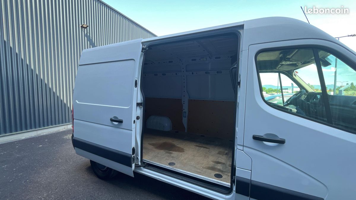 Renault master fourgon l2h2 blue dci 135 grand confort (image 18)