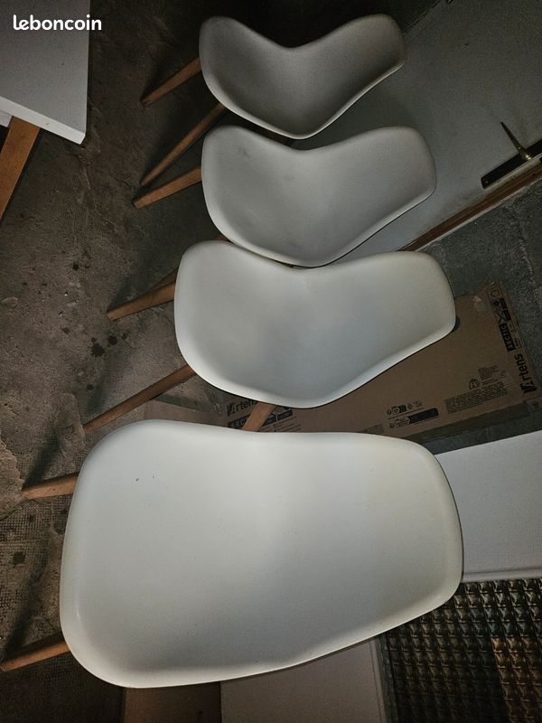 Table plus 4 chaise (image 3)