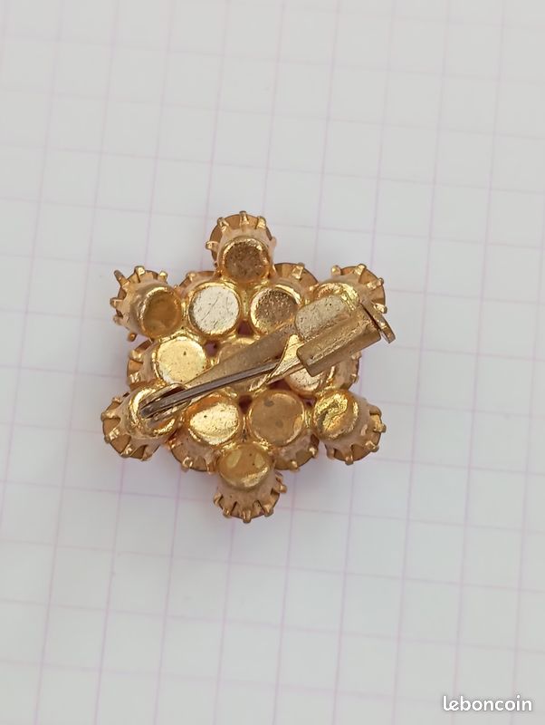 Belle Broche Fleur Vintage En Cristal Rose Sur Métal Doré – Bijou Féminin élégant