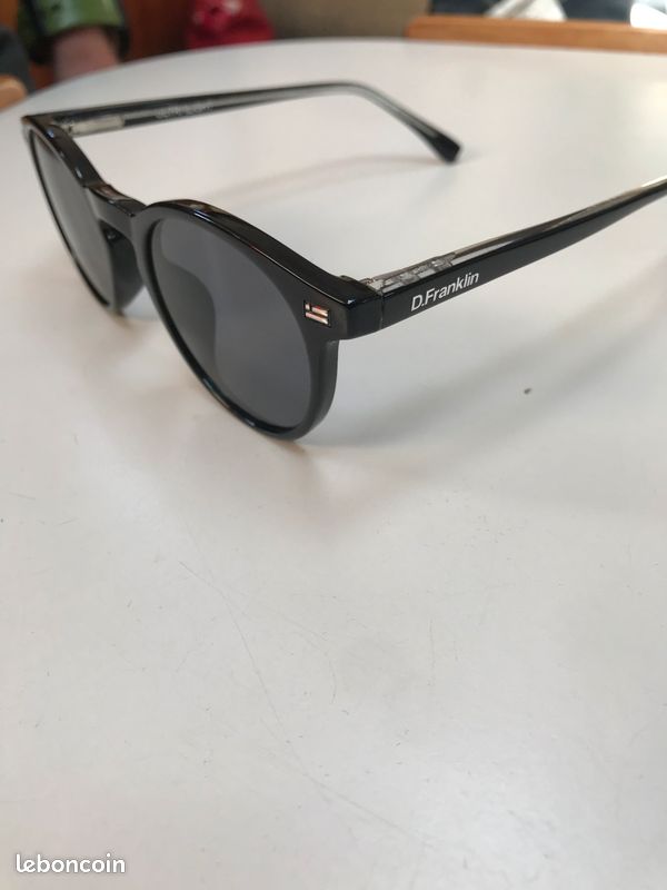 Lunettes du soleil neuf à verndre (image 1)