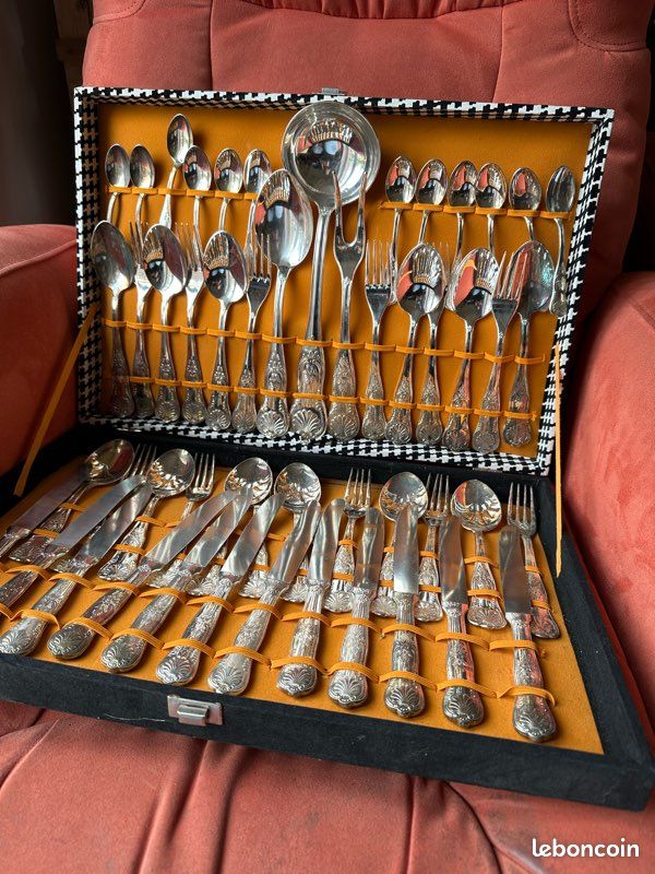 Ménagère 12 pièces en métal argenté a la gerbe d'or avec poincon d'authenticité