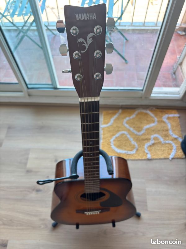 Guitare acoustique Yamaha F310P TBS, avec housse et support guitare (image 4)