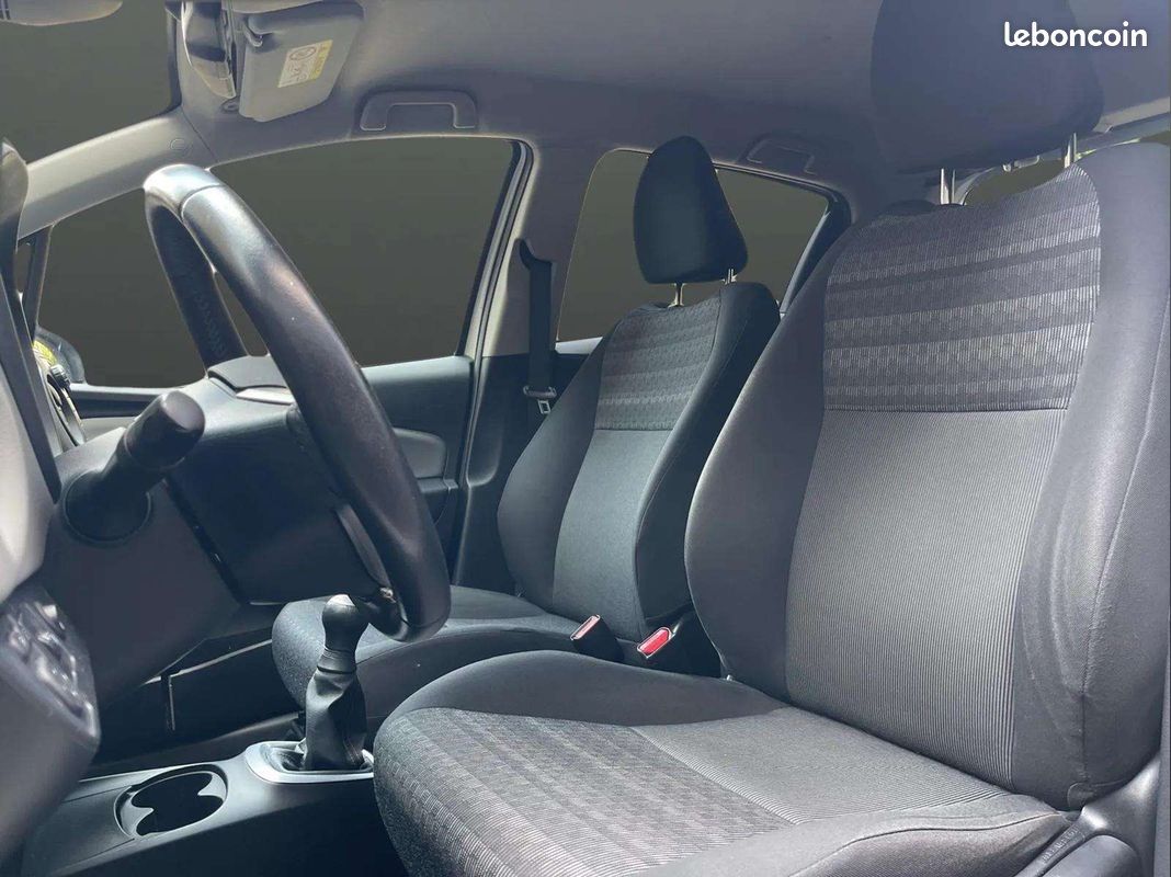 Toyota YARIS 69 VVT-I DYNAMIC 5P (image 15)