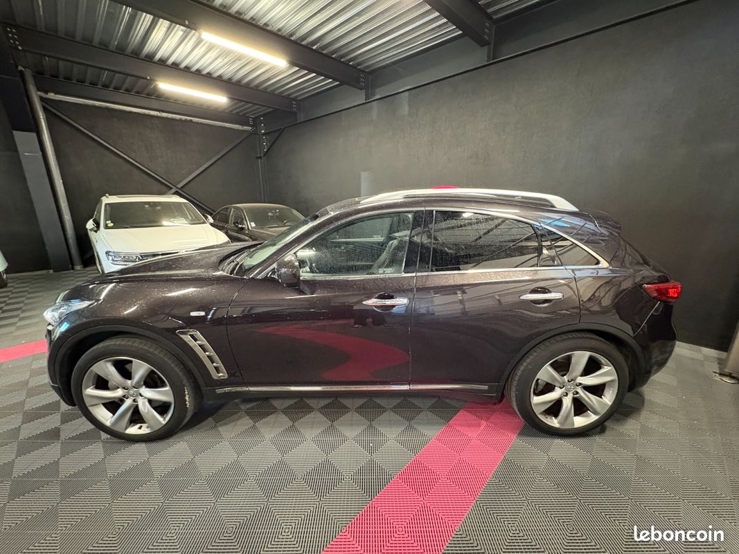 INFINITI FX FX30d 3.0D V6 GT Premium A / Suivi Nissan / 2éme mains (image 2)