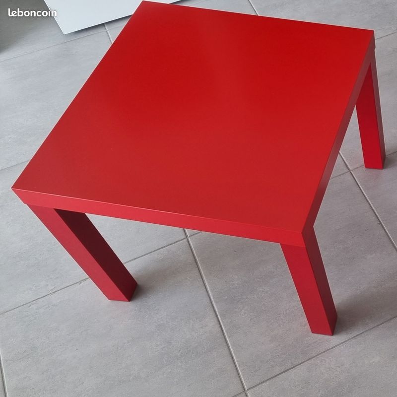 Table basse rouge - IKEA modèle Lack (image 1)