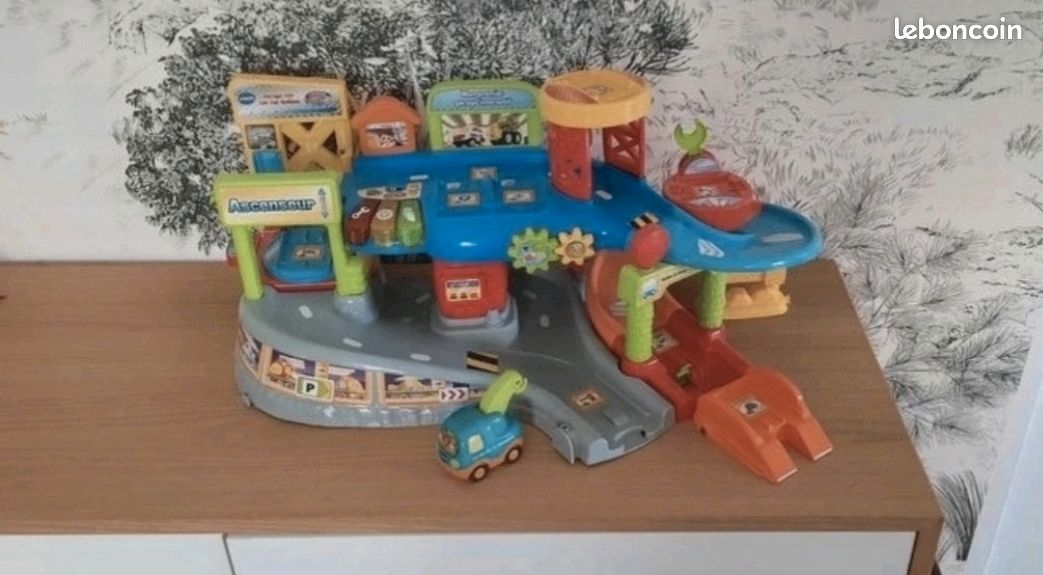 Tut tut bolides mon premier garage interactif VTech (image 1)