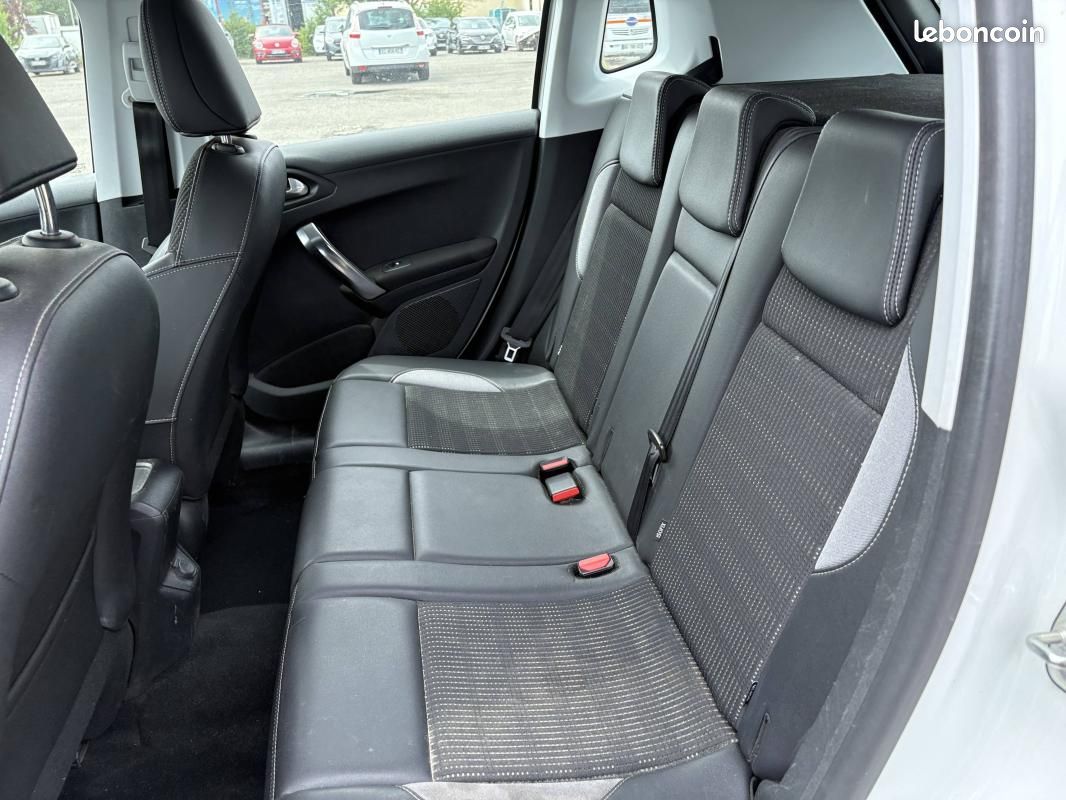 Peugeot 2008 1.2 PureTech 110ch Féline Titane S&S (image 9)