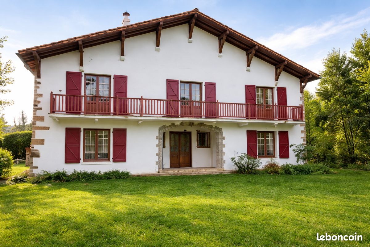 Maison 12 pièces 350 m² · à Saint-Palais · 350 m² · 515 000 €