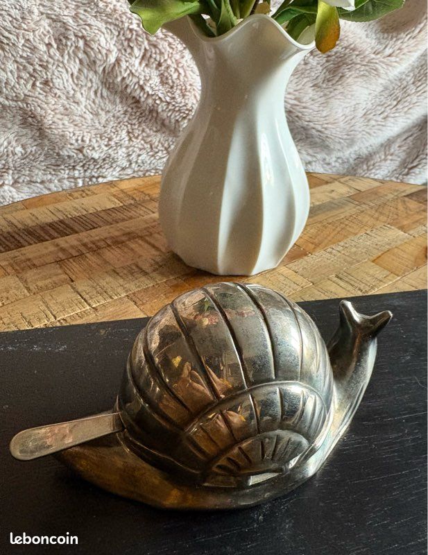 ESCARGOT et 12 piques en bronze argenté - Vendu