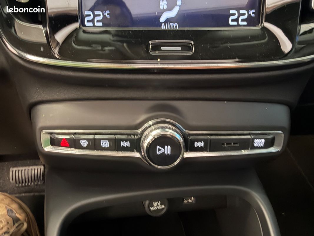 Volvo XC40 T5 Twin engine 261Ch Inscription - TVA RECUPERABLE / 1ERE MAIN / TOIT OUVRANT PANORAMIQUE / COFFRE ELECTRIQUE / CAMERA DE RECUL (image 22)