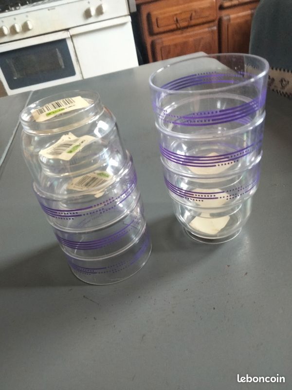 Verres en plastique (image 1)