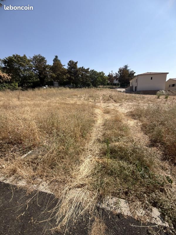 Terrain 645 m² · à Vigoulet-Auzil · 179 000 €
