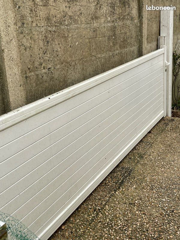 Grand portail blanc en pvc (image 3)
