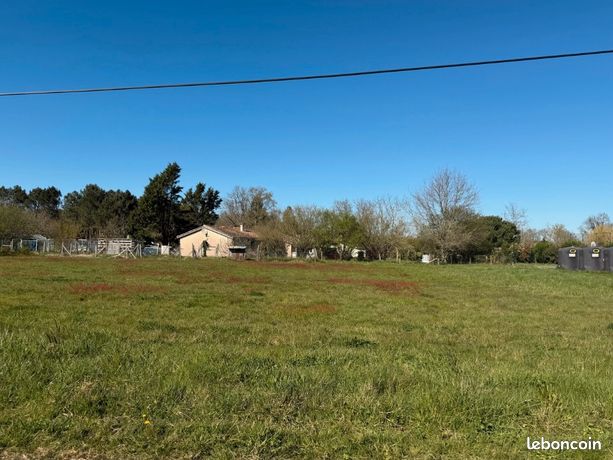 Terrain 1 600 m² Cazats