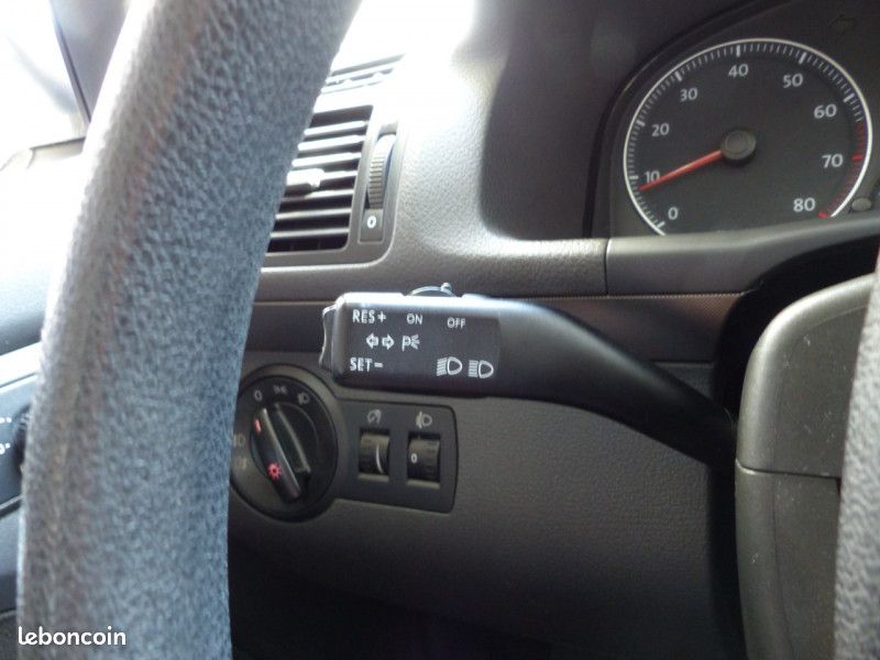 Volkswagen TOURAN 2.0 ECOFUEL TRENDLINE 7 PLACES (image 20)