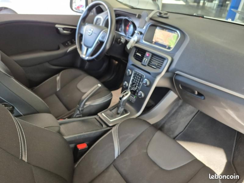 Volvo V40 D2 120ch Momentum Business Geartronic (image 26)