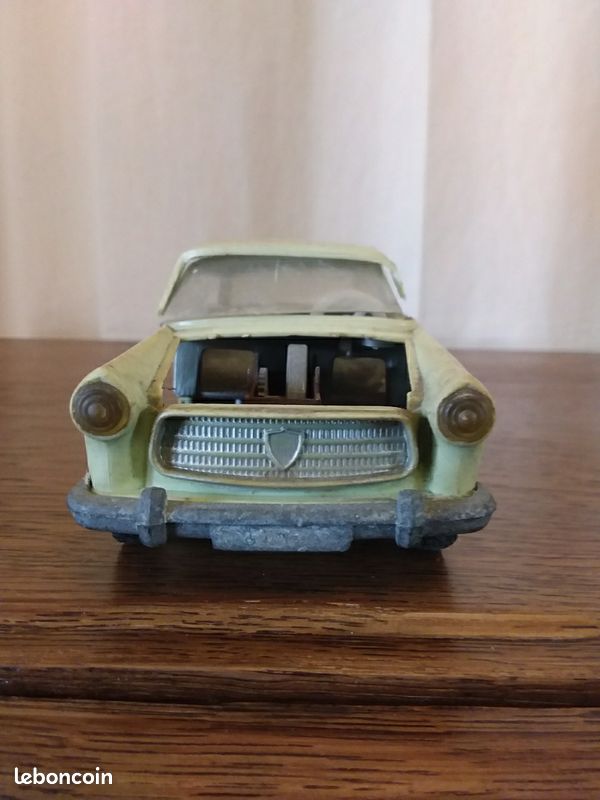 Autos en plastique - Jouets Anciens de Collection