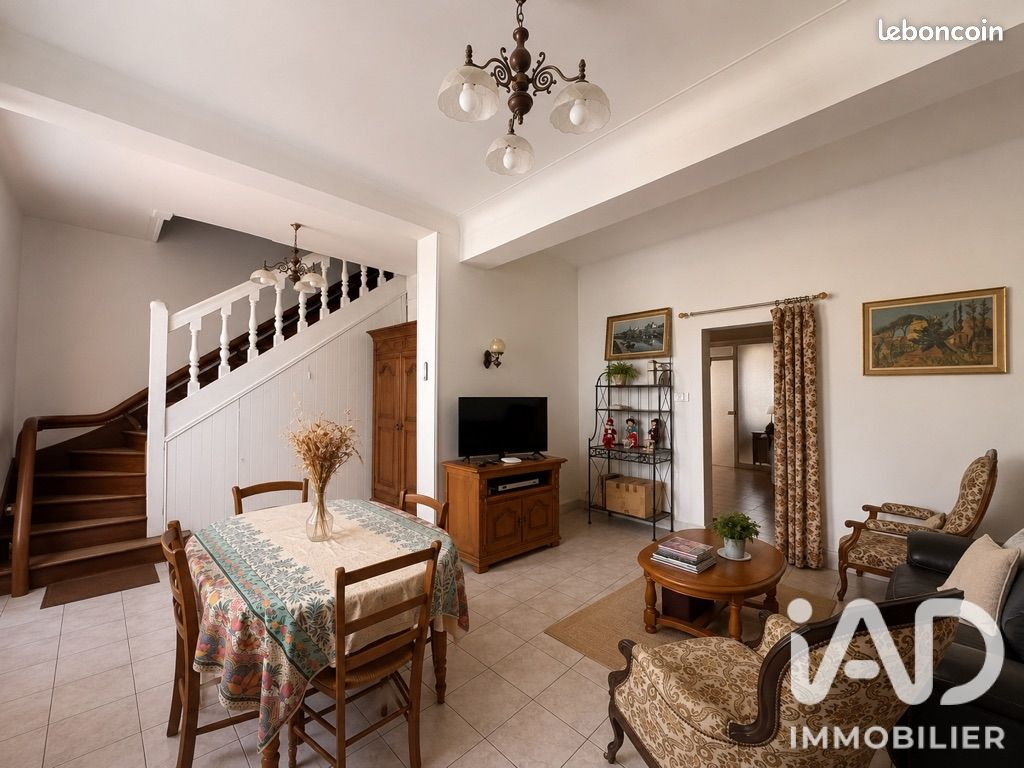 Maison 6 pièces 168 m² · à Chinon · 168 m² · 220 000 €