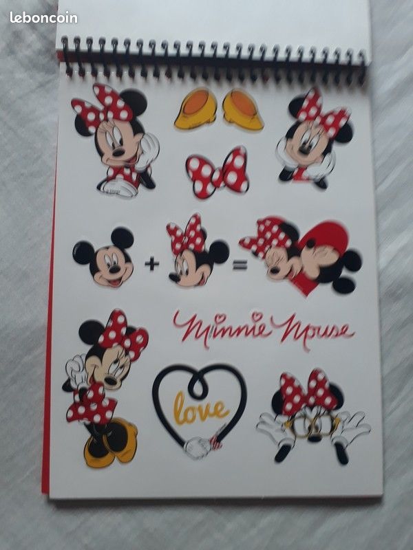 Carnet coloriage + pochoirs + stickers - Minnie - Disney (image 3)
