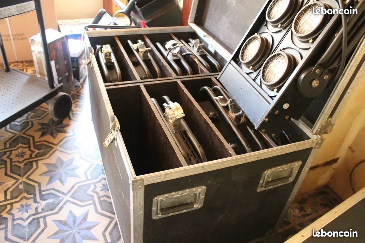 Lot 8 Blinder Audience 2600W avec flight case (image 2)