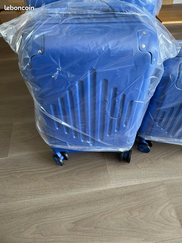 Valise moyenne de dimension 50x35x22 cm (image 1)